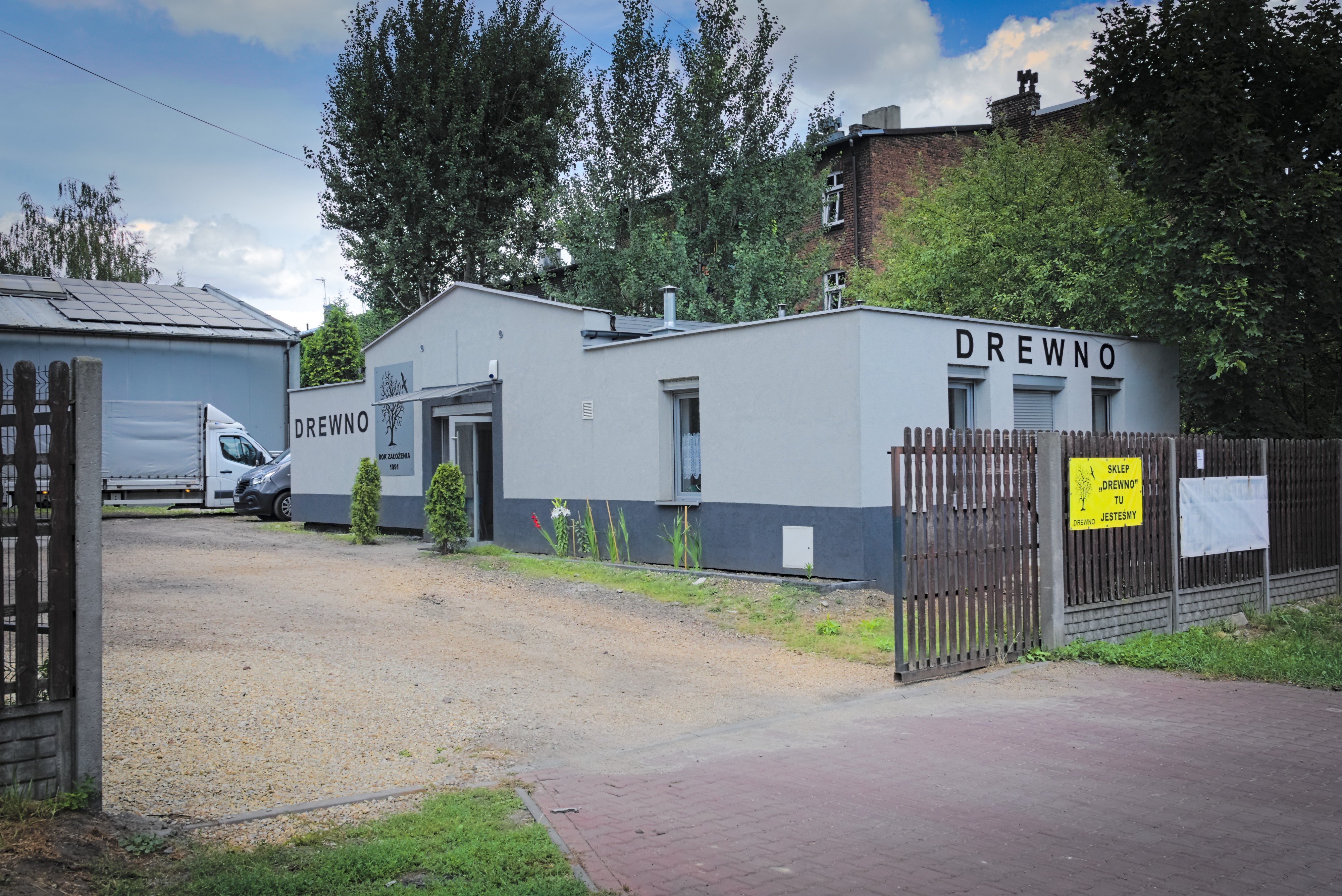 2020 Siemianowice Śląskie - Conversion of a utility building into a shop with a locker room facility